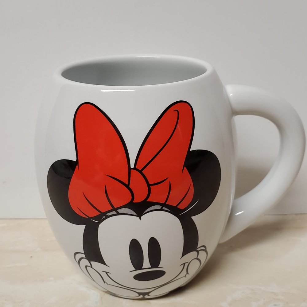 Disney Minnie Mouse 18 oz. Oval Ceramic Mug - Brand new